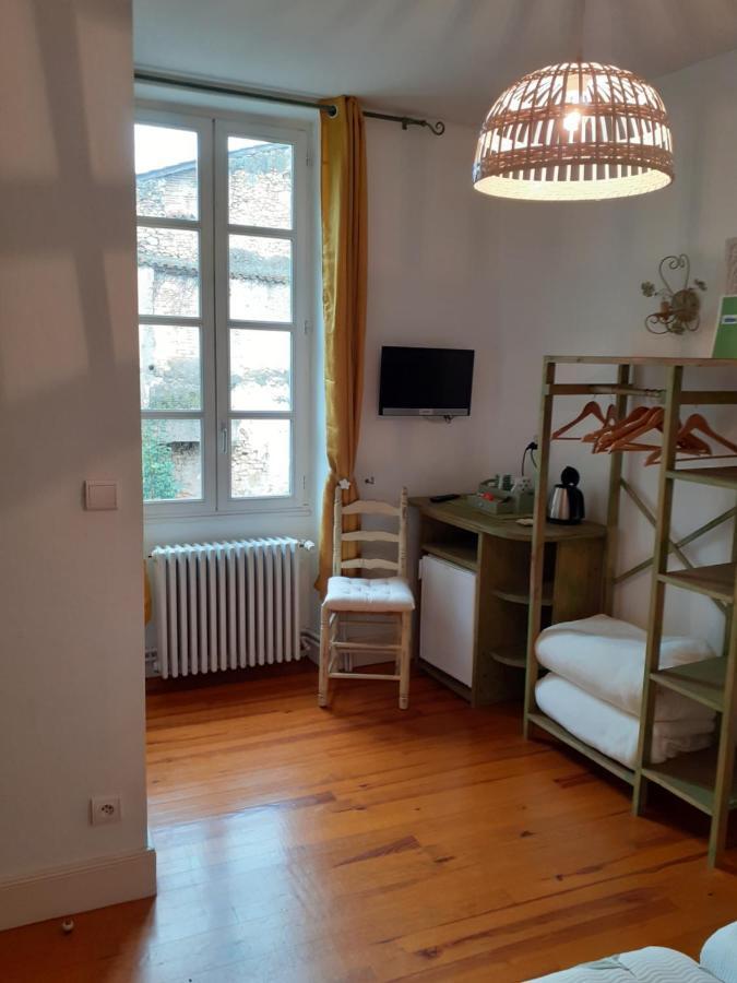 Chambre D'Hotes La Tour De Brazalem Нерак Екстер'єр фото